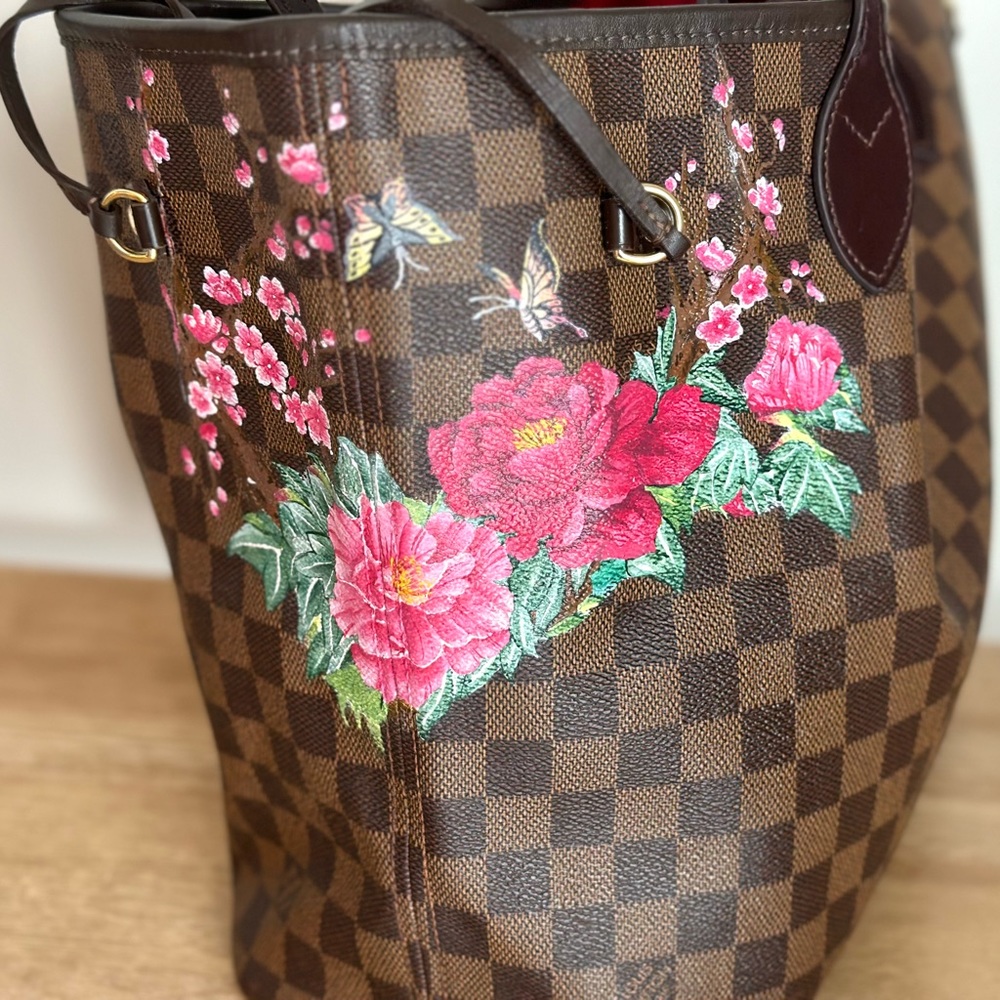 LV Damier Neverfull MM with flowers